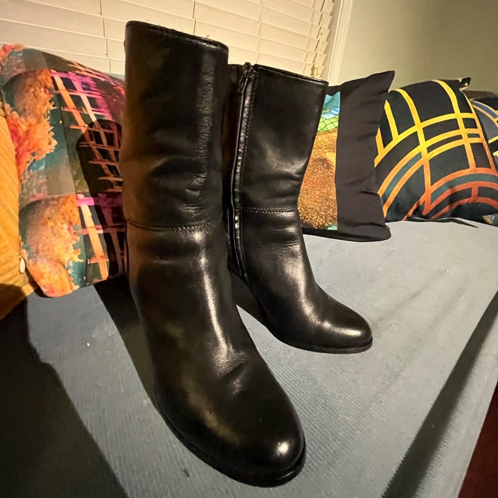 GUC~ Eddie Bauer Boots, Leather Inside and Out, size 9, Stacked Wood Heel